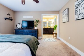 3 bedrooms, iron/ironing board, free WiFi, bed sheets - Cozy Pet Friendly Summer Retreat, Mountain View Fire Pit Good Location near AVL (Swannanoa)