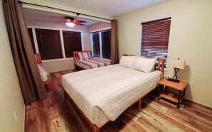 2 soveværelser, skrivebord, strygejern/strygebræt, weekendseng