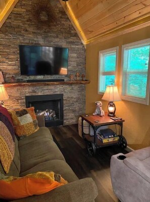Smart TV, fireplace