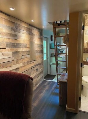 Interior - Molly Branch Cottage- Beautiful Private Setting, 5 Star ABNB, Newly Listed VRBO (Corryton)