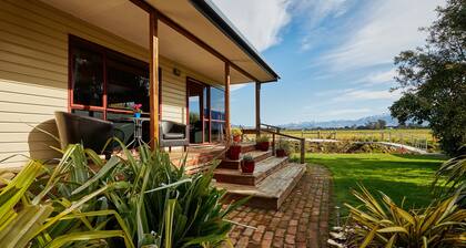 Spacious 2 Bedroom Cottage with Awesome Mountain View