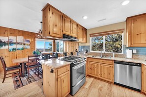 冰箱、微波炉、烤箱、炉灶