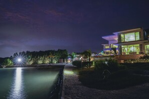 Exterior - Newly Expanded! Lavish & Exclusive Beachfront Mansion.  (ARUBA)