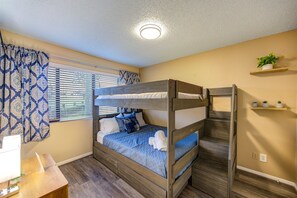 2 bedrooms, desk, iron/ironing board, travel cot