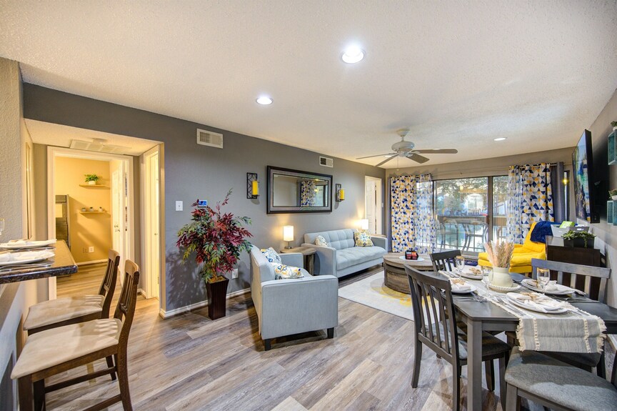 Serene Lakeside 2br | Sunset Views & Relaxing Stay - Texas