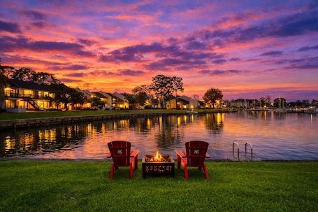 Property grounds. Serene Lakeside 2BR | Sunset Views & Relaxing Stay