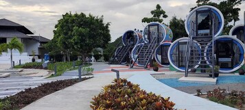 Decoración personalizada, wifi gratis y ropa de cama 