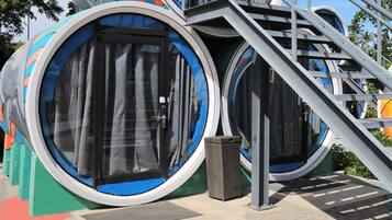 Habitació doble estàndard, 1 llit de matrimoni, vistes a la piscina | Vista des de l'habitació