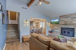 Smart TV, fireplace, foosball, books - Elkchanted Inn Pine: Fully Fenced Backyard, Spacious Cabin in Woods w/King Bed (Pine)