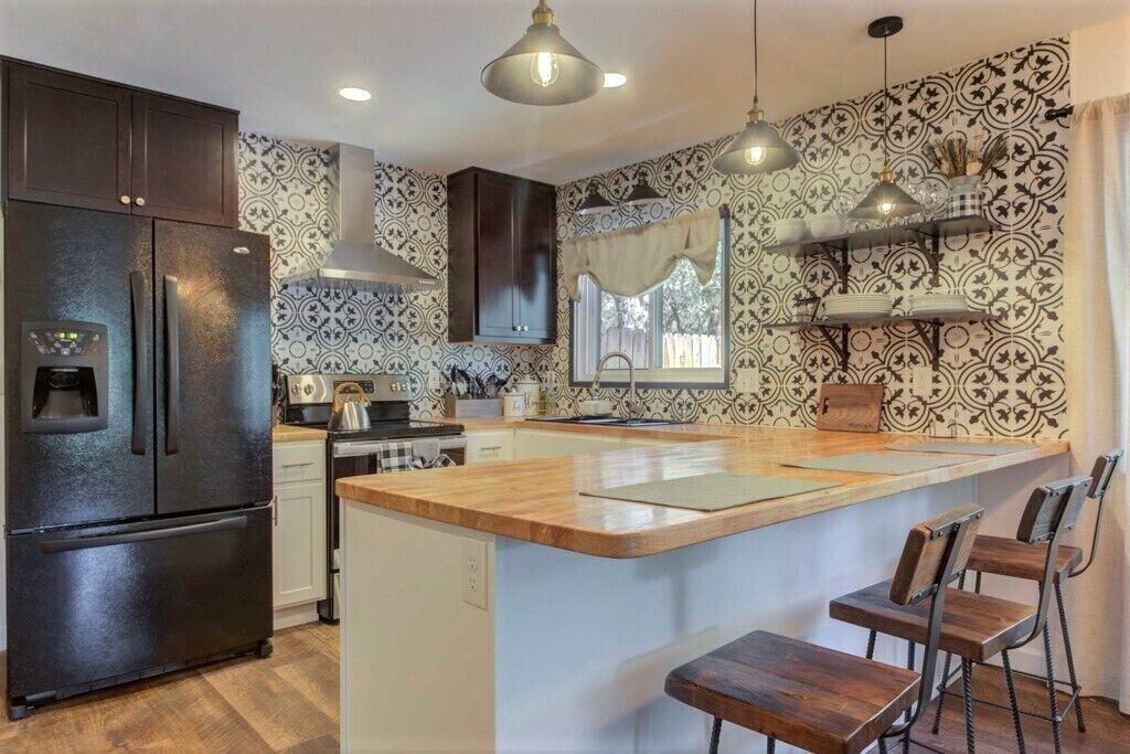 Kühlschrank, Mikrowelle, Ofen, Herdplatte