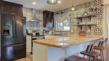 KĂŒhlschrank, Mikrowelle, Ofen, Herdplatte