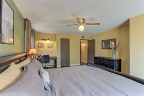 3 間睡房、書桌、熨斗/熨衫板、可攜式嬰兒床