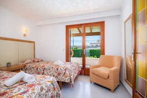 1 bedroom, free WiFi, bed sheets - Apartment "Felipe 1-2 Pool View" with Terrace & Shared Pool (Tourist Taxes Included) (Cala d'or)
