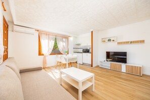 Living area - Apartment "Felipe 1-2 Pool View" with Terrace & Shared Pool (Tourist Taxes Included) (Cala d'or)