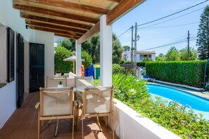 Outdoor dining - Apartment "Felipe 1-2 Pool View" with Terrace & Shared Pool (Tourist Taxes Included) (Cala d'or)