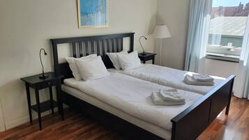 Phòng cơ bản, 2 phòng ngủ, quang cảnh thành phố | Trang trí khác biệt, trang bị nội thất với thiết kế riêng biệt, bàn