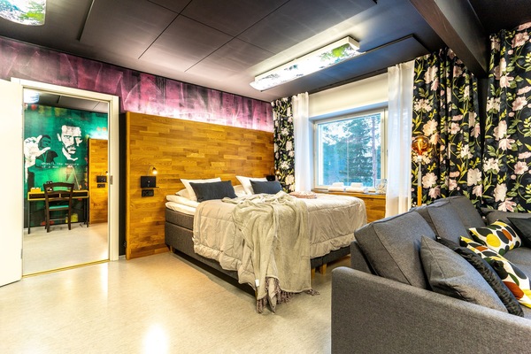 Superior Studio Suite | Premium bedding, memory foam beds, desk, laptop workspace
