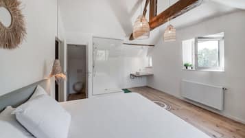 10 slaapkamers, een strijkplank/strijkijzer, wifi