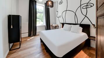 10 bedrooms, iron/ironing board, WiFi