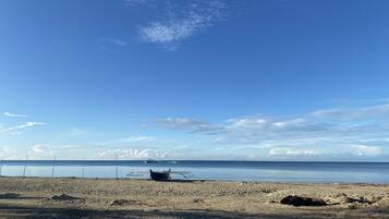 På stranden