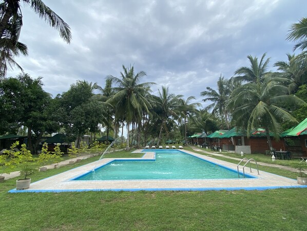 Outdoor pool, open 6:00 AM to 10:00 PM, pool loungers