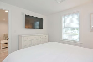 1 bedroom, desk, WiFi, bed sheets