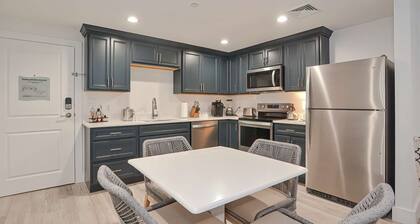 Luxury One Bedroom Condo (625S.F.)