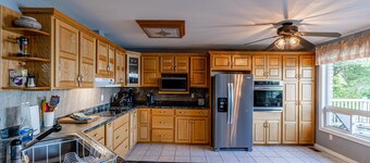 Pigeon Lakeside Family Cottage With Amazing Views Lots of Activities and Fishing