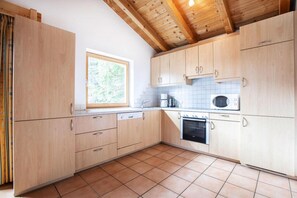 Kühlschrank, Ofen, Herdplatte, Geschirrspüler