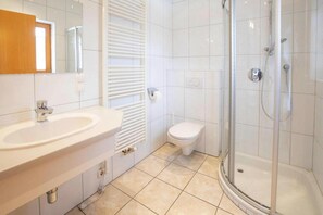 Bathtub - Chalet in Filzsteinalpe near Ski Slopes (Hochkrimml)