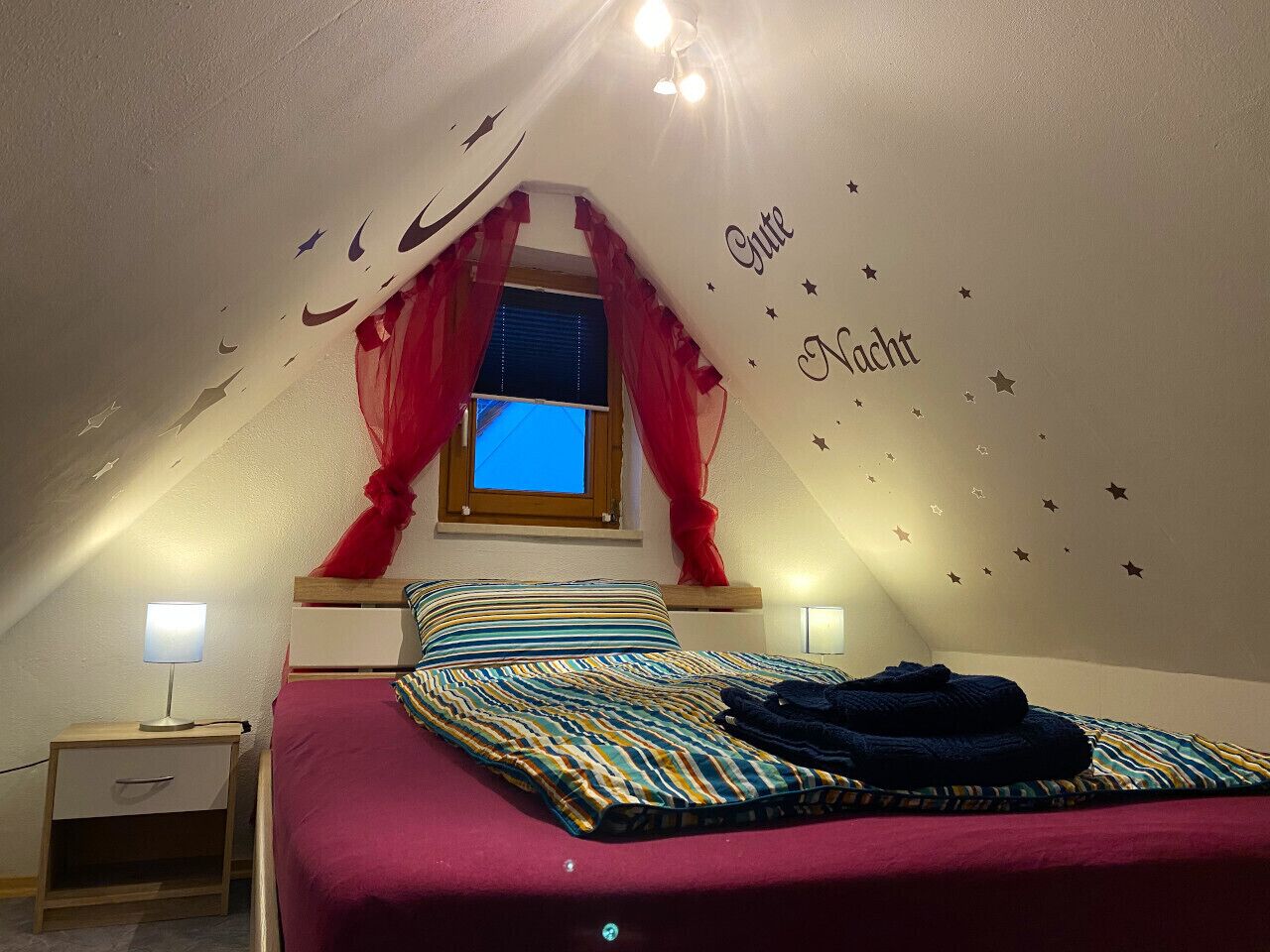 5 Schlafzimmer, Schreibtisch, kostenloses WLAN, Bettwäsche