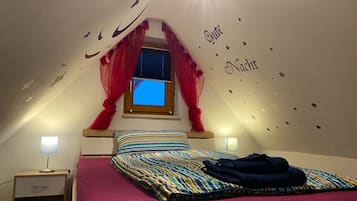 5 Schlafzimmer, Schreibtisch, kostenloses WLAN, Bettwäsche