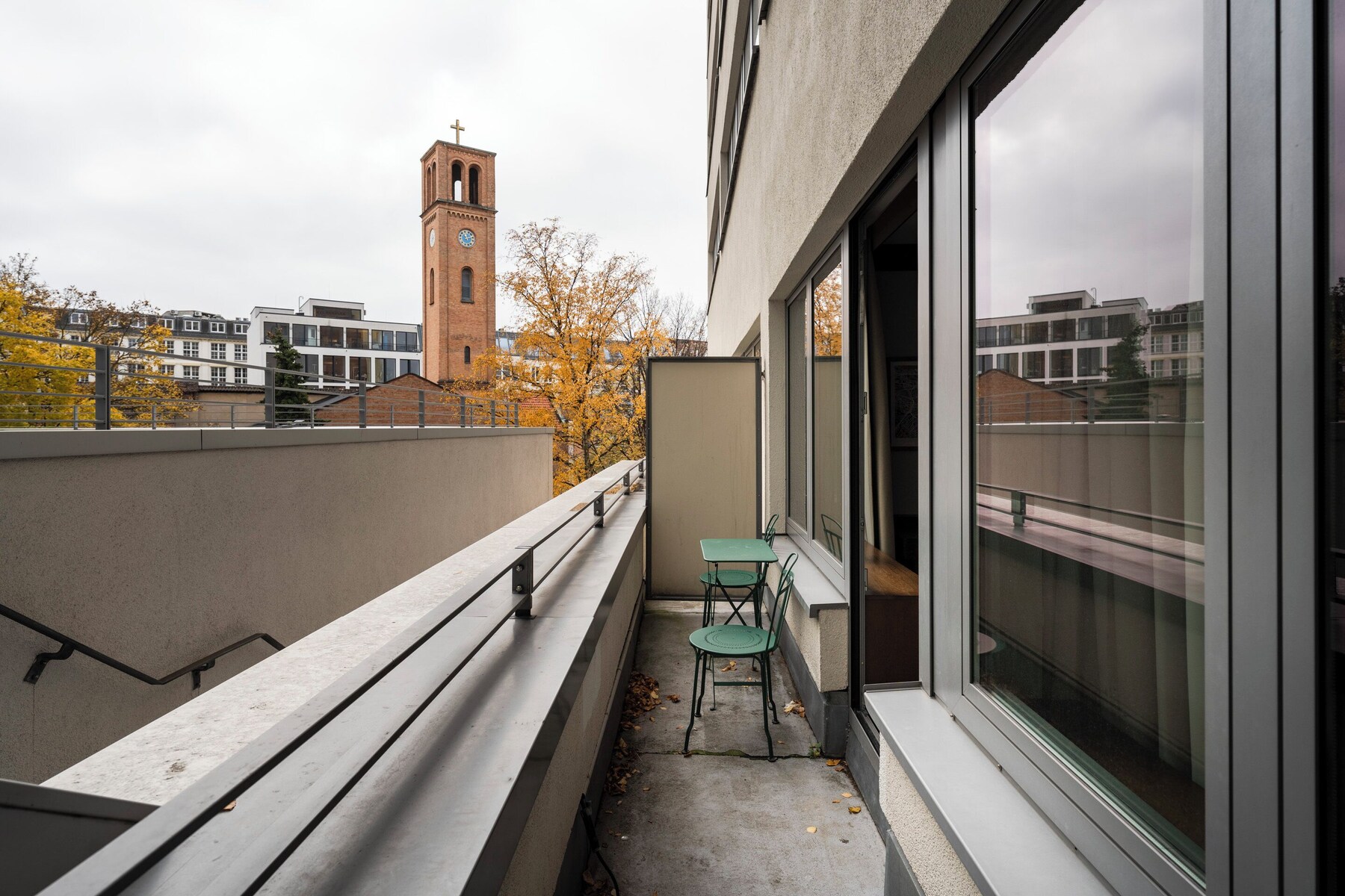 Large Room with Balcony | Terrace/patio