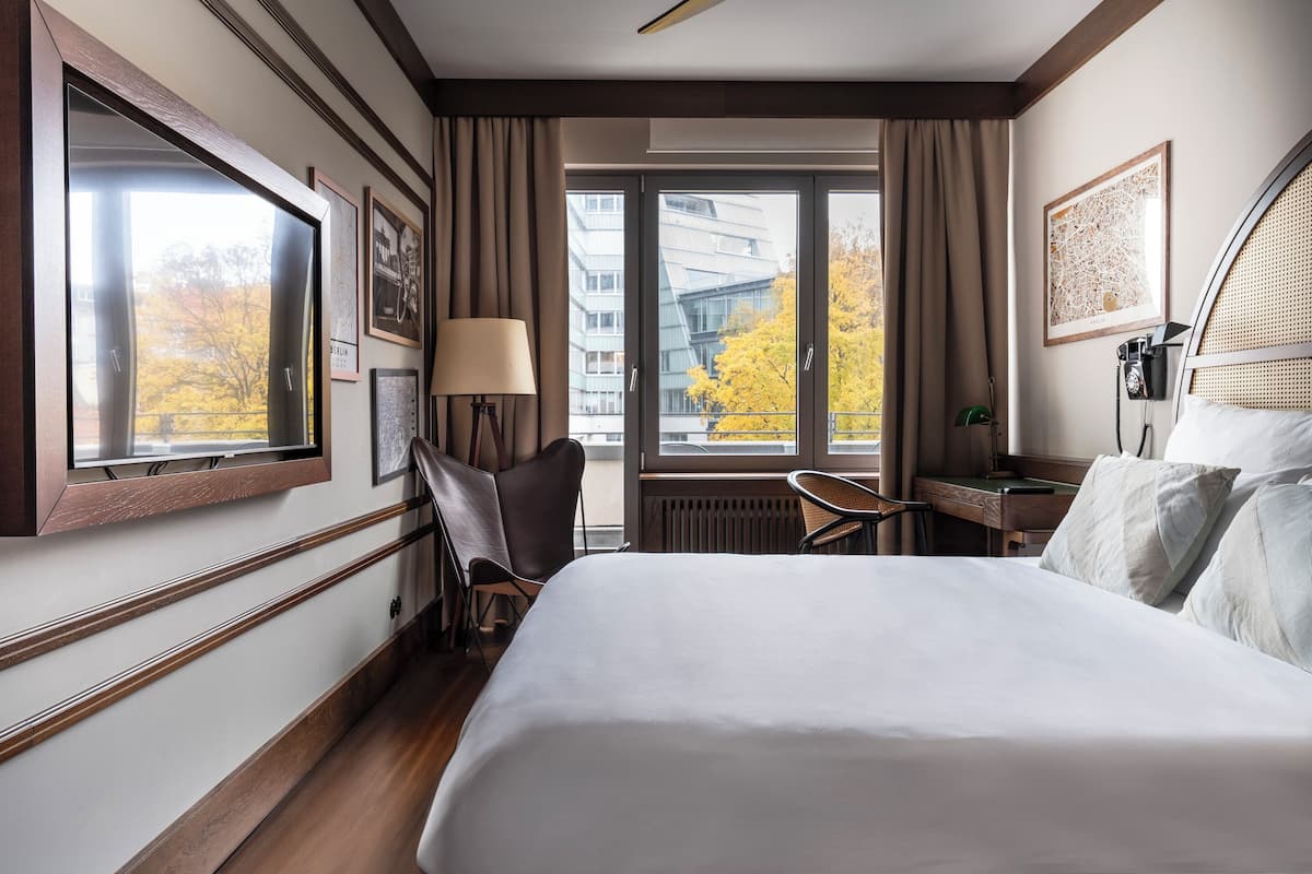 Standard Room, Balcony | 1 bilik tidur, peralatan tempat tidur premium, busa memori