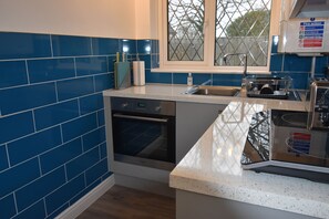 Deluxe Apartment | Private kitchen | Fridge, microwave, oven, stovetop - Brampton Luxury Annexe Apartment (Huntingdon)