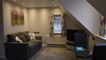 Deluxe Apartment | Living area | 46-inch Smart TV with digital channels, TV, Netflix