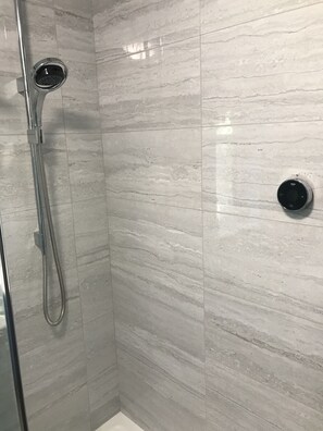 Deluxe Apartment | Bathroom | Shower, free toiletries, hair dryer, towels - Brampton Luxury Annexe Apartment (Huntingdon)
