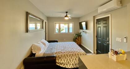 NEW!!! Adorable 1 bedroom suite w/private entrance