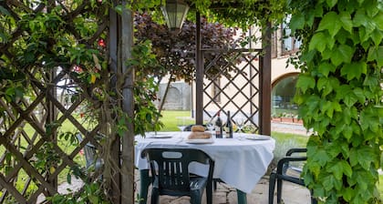 VILLA BOTTERA whit Jacuzzi in the garden from LANGHE/ALBA and the ALPI