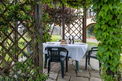 VILLA BOTTERA  whit Jacuzzi in the garden from LANGHE/ALBA and the ALPI
