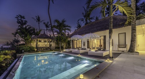 Truly a Luxury Hidden Jewel in Paradise! Private, Romantic and Breathtaking!
