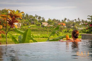Pool - Truly a Luxury Hidden Jewel in Paradise! Private, Romantic and Breathtaking! (Tumbu)