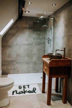Bathtub, hair dryer, towels, toilet paper