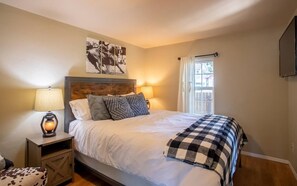3 bedrooms, desk, iron/ironing board, travel crib - Bungalow near downtown Stevensville offers both rustic charm and small town vibes. (Stevensville)