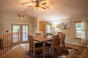 Dining - Bungalow near downtown Stevensville offers both rustic charm and small town vibes. (Stevensville)
