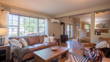 Flat-screen TV, fireplace, offices