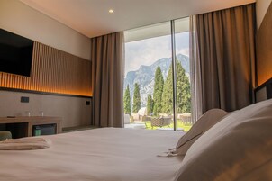 标准双人房或双床房, 花园景观 | 羽绒被、迷你吧、客房内保险箱、特色装修