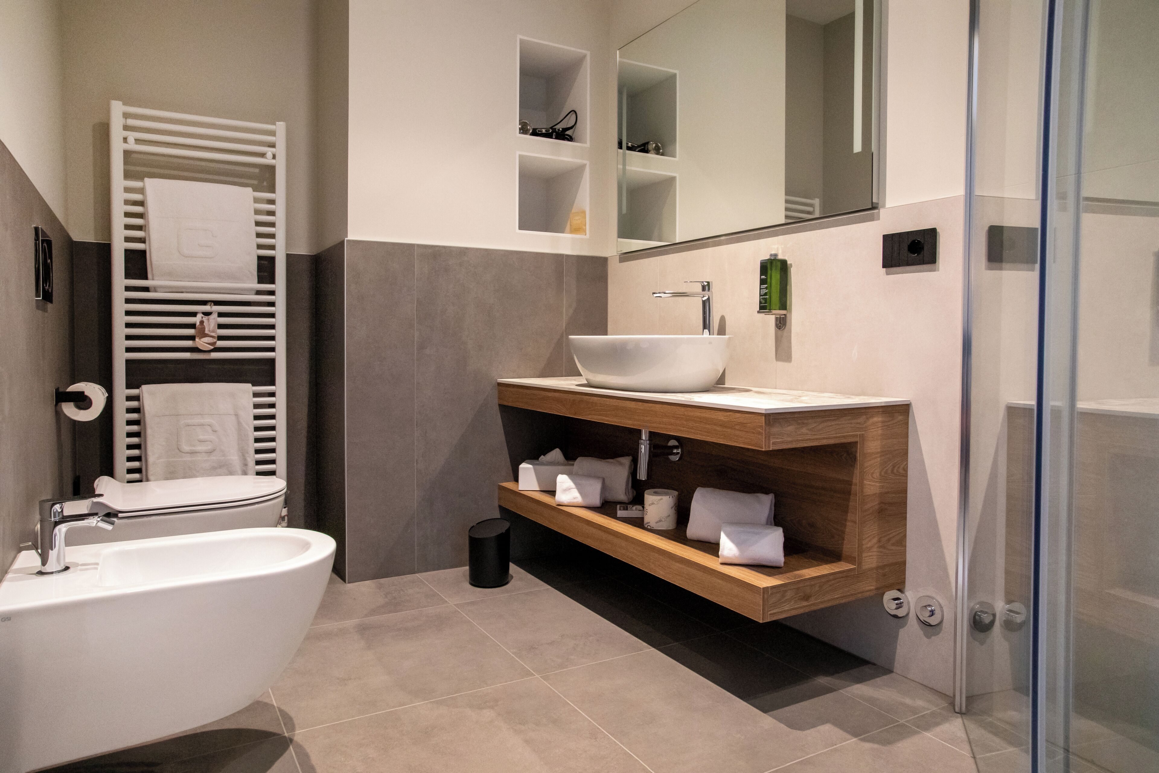 standard double or twin room, garden view | bathroom | rainfall showerhead, hair dryer, slippers, bidet