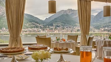 Daily buffet breakfast (EUR 18 per person)