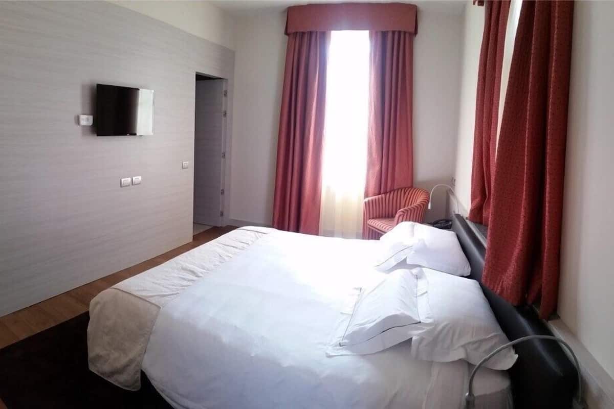 Economy Room